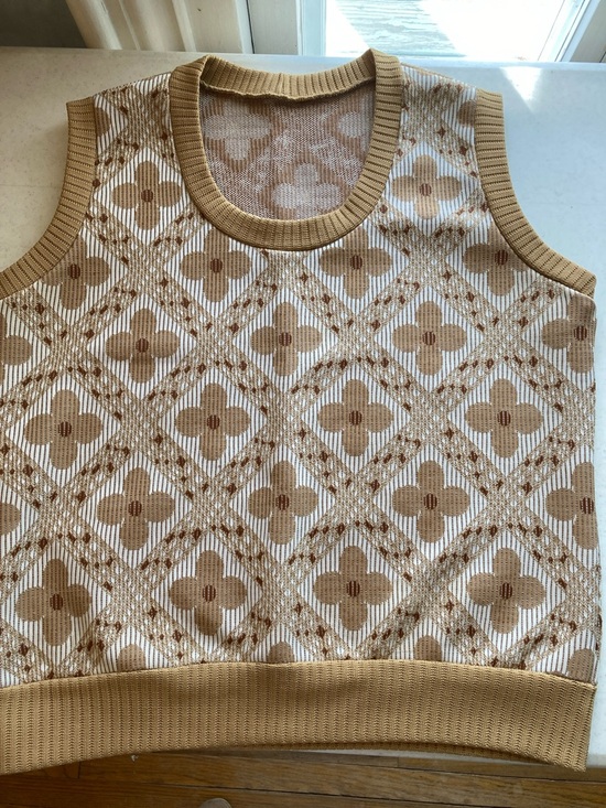 Jane Colby Tops - VTG 70s Classic Floral Knit Sleeveless Sweater Vest - Beige